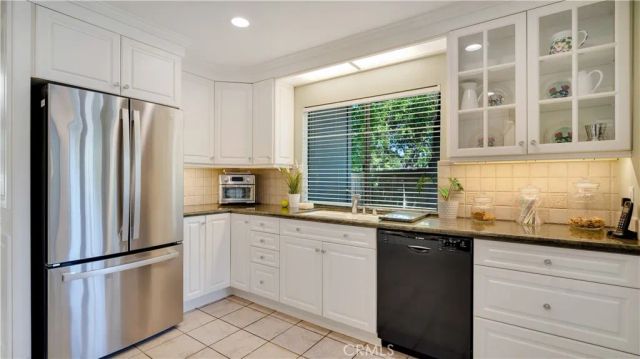 65 Pinewood 33, Irvine, CA 92604