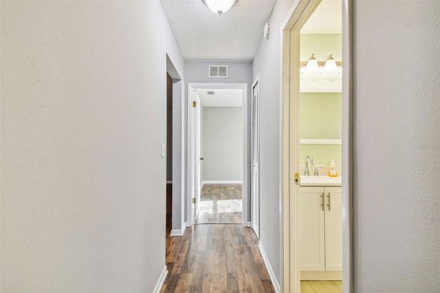 1010 RIFLECREST AVENUE, Valrico, FL 33594