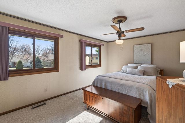 8340 Jersey Avenue N, Brooklyn Park, MN 55445