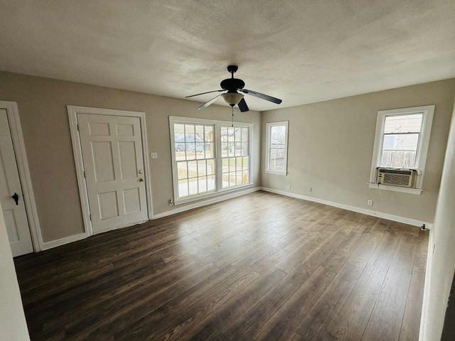 209 Hollywood Street, Coleman, TX 76834