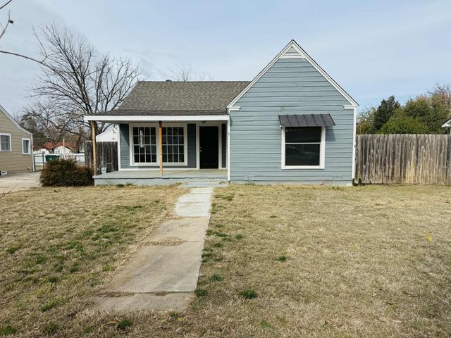 209 Hollywood Street, Coleman, TX 76834