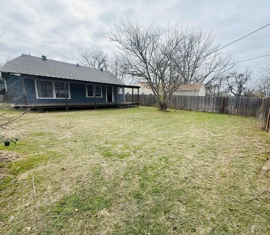 209 Hollywood Street, Coleman, TX 76834