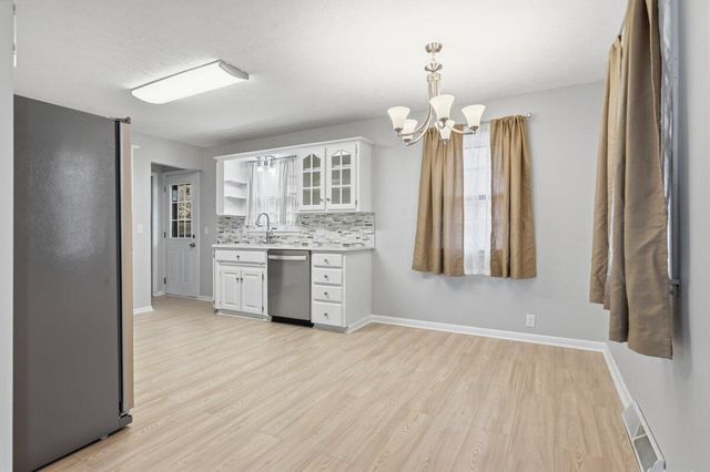 206 IVY Drive, Council Bluffs, IA 51503