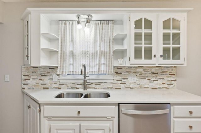 206 IVY Drive, Council Bluffs, IA 51503