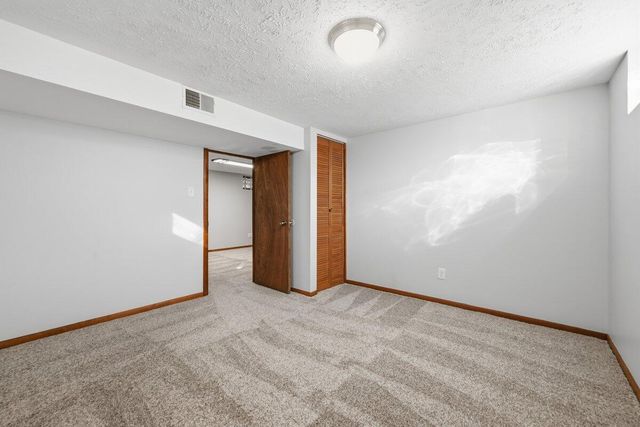 206 IVY Drive, Council Bluffs, IA 51503