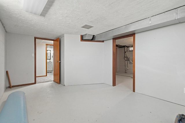 206 IVY Drive, Council Bluffs, IA 51503