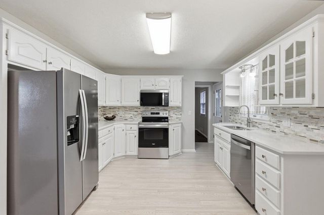 206 IVY Drive, Council Bluffs, IA 51503