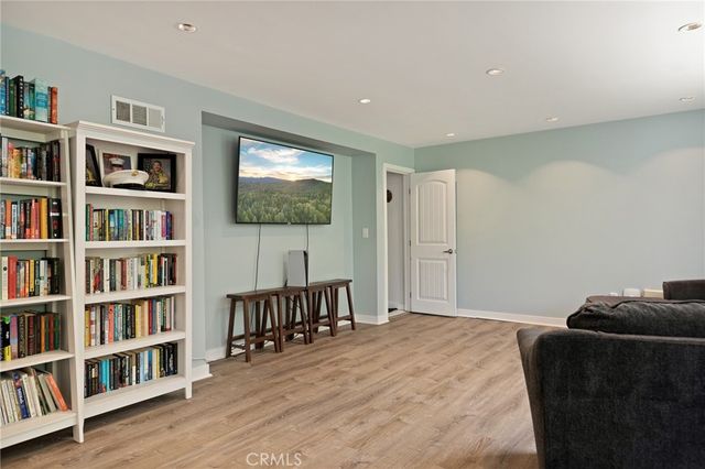316 Pioneer Road, Lake Arrowhead, CA 92352