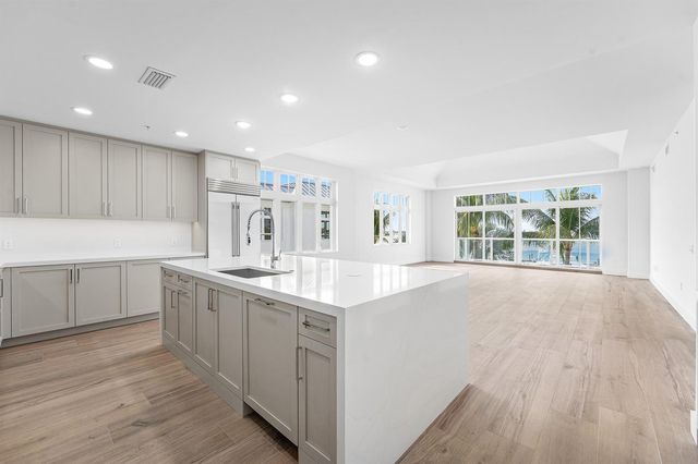 180 Lake Drive 2204, Palm Beach Shores, FL 33404