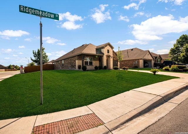 672 Ridgemeadow Dr, New Braunfels, TX 78130
