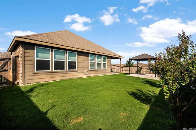 672 Ridgemeadow Dr, New Braunfels, TX 78130