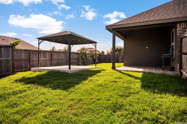 672 Ridgemeadow Dr, New Braunfels, TX 78130