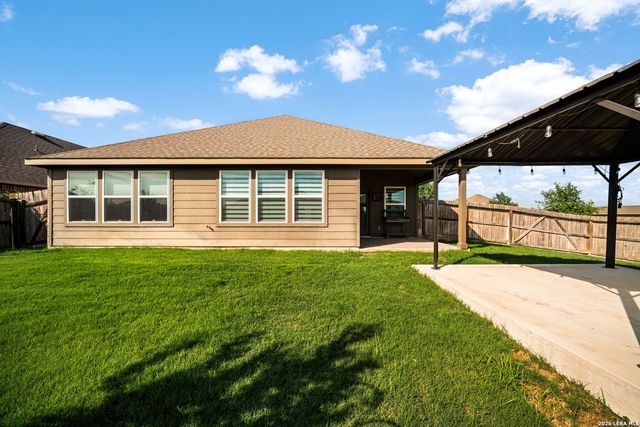 672 Ridgemeadow Dr, New Braunfels, TX 78130