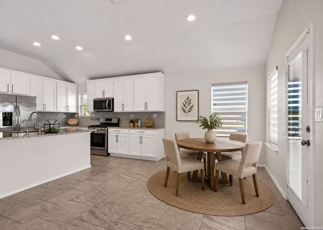 672 Ridgemeadow Dr, New Braunfels, TX 78130