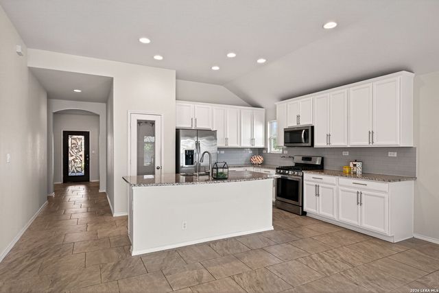 672 Ridgemeadow Dr, New Braunfels, TX 78130