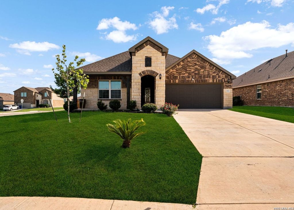 672 Ridgemeadow Dr, New Braunfels, TX 78130