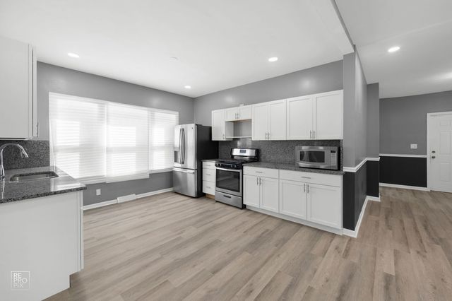 9549 S Calumet Avenue, Chicago, IL 60628