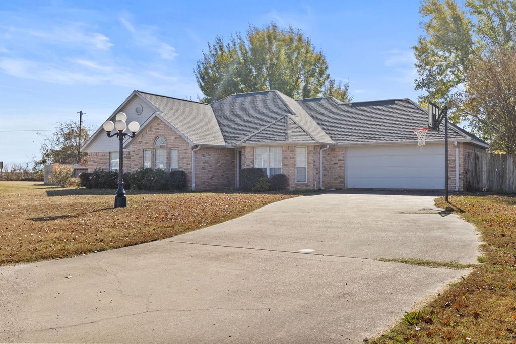 103 Sweet Pea Court, Mt Pleasant, TX 75455