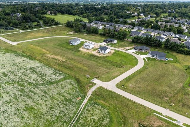 3676 Mclain Way, Hiawatha, IA 52233