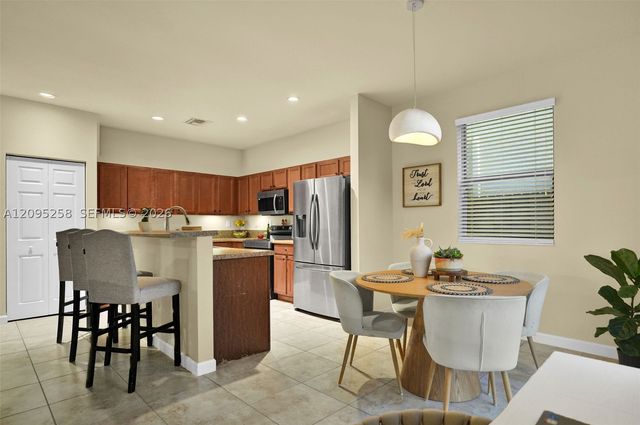 122 NE 27th Ave, Homestead, FL 33033