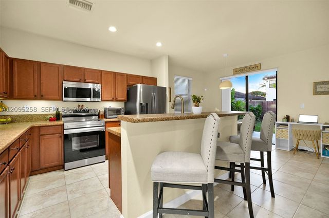 122 NE 27th Ave, Homestead, FL 33033