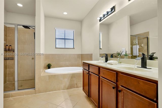 122 NE 27th Ave, Homestead, FL 33033