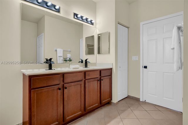 122 NE 27th Ave, Homestead, FL 33033