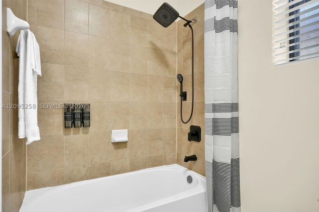 122 NE 27th Ave, Homestead, FL 33033
