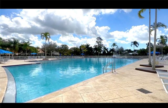 122 NE 27th Ave, Homestead, FL 33033