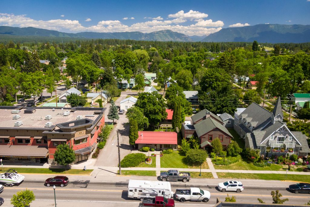 327 Spokane Avenue, Whitefish, MT 59937 photo 2