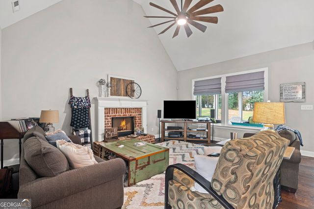 150 Duck Drive, Senoia, GA 30276