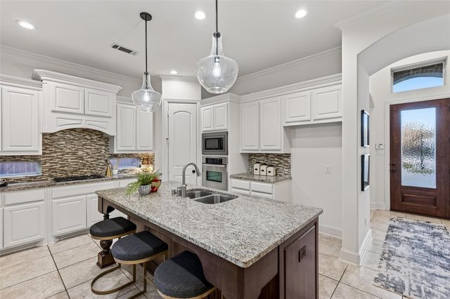 416 King Galloway Drive, Lewisville, TX 75056