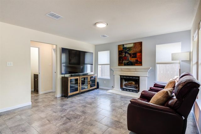 8904 W Hove LOOP, Austin, TX 78749