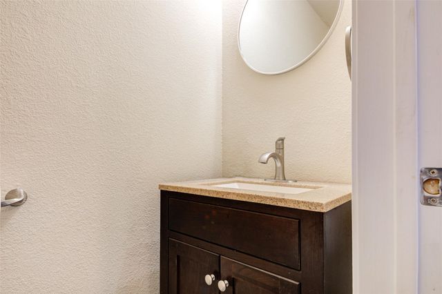 8904 W Hove LOOP, Austin, TX 78749