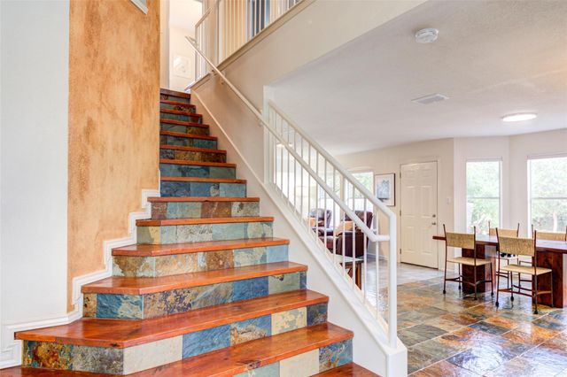 8904 W Hove LOOP, Austin, TX 78749