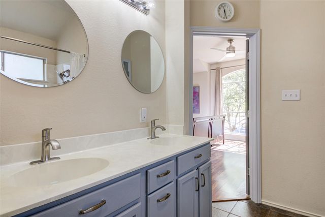 8904 W Hove LOOP, Austin, TX 78749