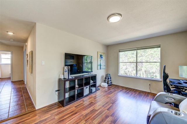 8904 W Hove LOOP, Austin, TX 78749