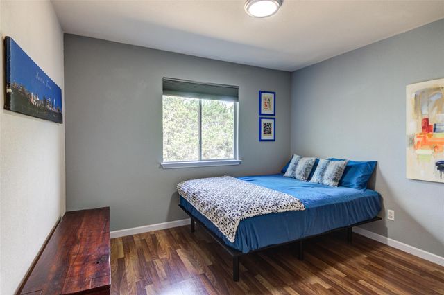 8904 W Hove LOOP, Austin, TX 78749