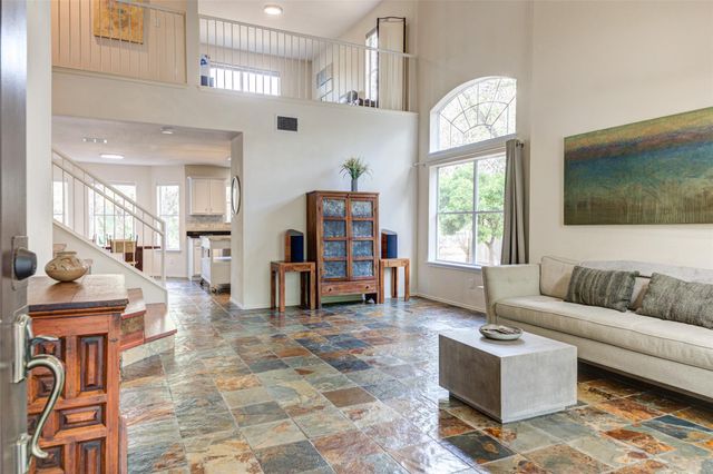 8904 W Hove LOOP, Austin, TX 78749