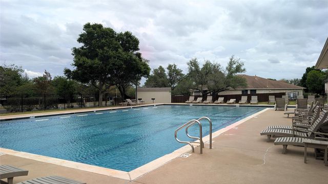 8904 W Hove LOOP, Austin, TX 78749