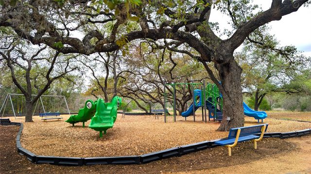 8904 W Hove LOOP, Austin, TX 78749