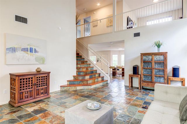 8904 W Hove LOOP, Austin, TX 78749