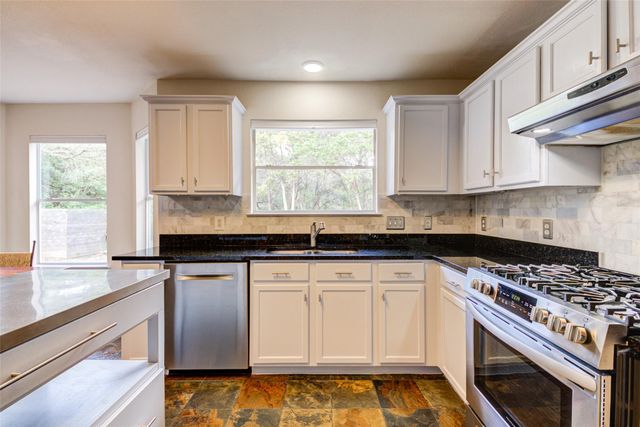 8904 W Hove LOOP, Austin, TX 78749