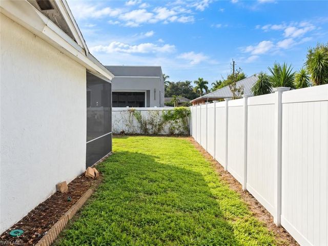 1294 Highlands DR, Naples, FL 34103