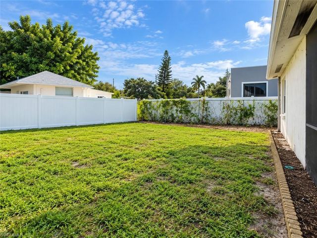 1294 Highlands DR, Naples, FL 34103
