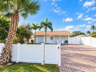 1294 Highlands DR, Naples, FL 34103