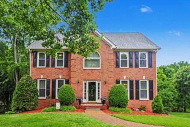 808 Overhills Dr, Old Hickory, TN 37138