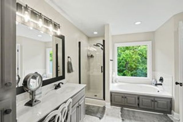 808 Overhills Dr, Old Hickory, TN 37138