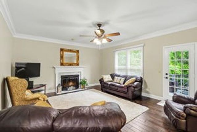 808 Overhills Dr, Old Hickory, TN 37138