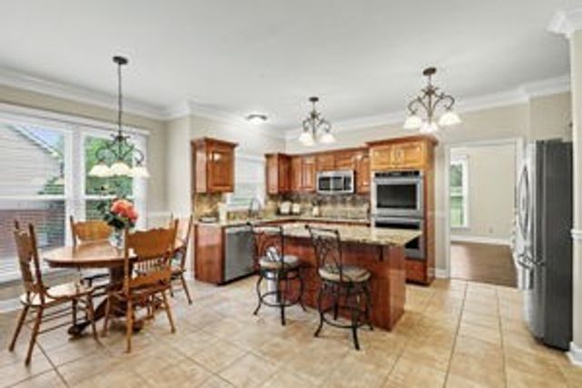 808 Overhills Dr, Old Hickory, TN 37138